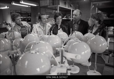 Schwerini linnast külalised Eestis, Balti jaamas vastuvõtt, erinevates ettevõtetes (Tarbeklaas, Estoplast, mingi mööbliettevõte), kohtumised (Raadiomajas ja veel kuskil).  similar photo