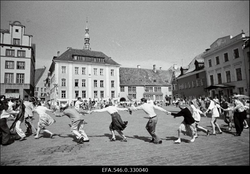 Koolilõpp Vanalinnas.