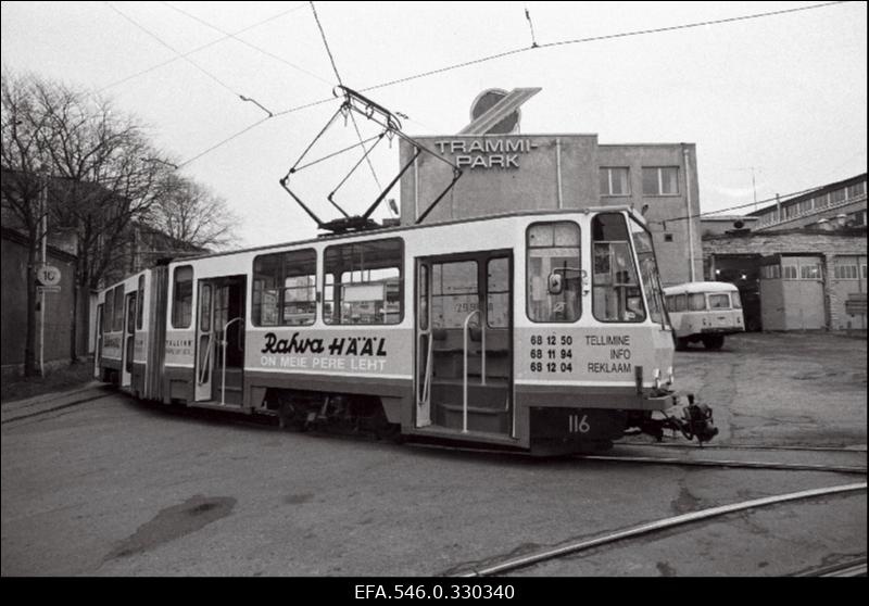 Trammipark. Trammil "Rahva Hääle" reklaam.