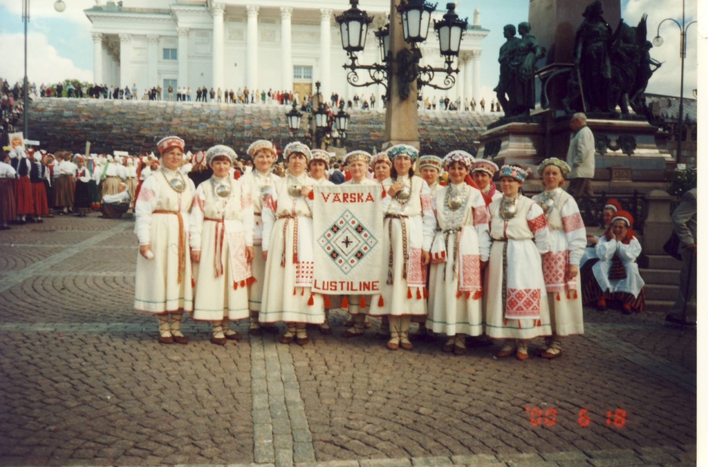 Rahvatantsurühm,,Lustiline"Helsingis.