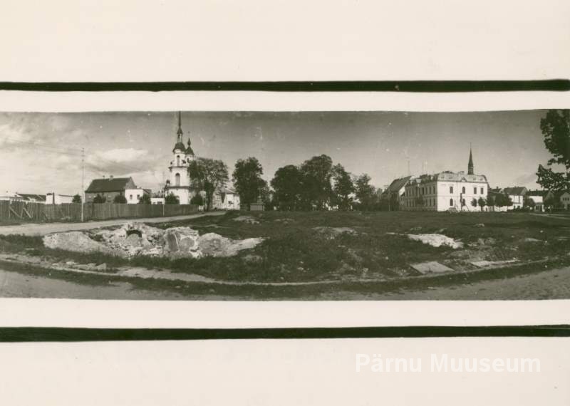 Foto, A.Lõpp 1957, Vaade vallilt läänepoolsele alale Pärnu südalinnast, mis hävis sõjaaegses kahjutules septembris 1944.