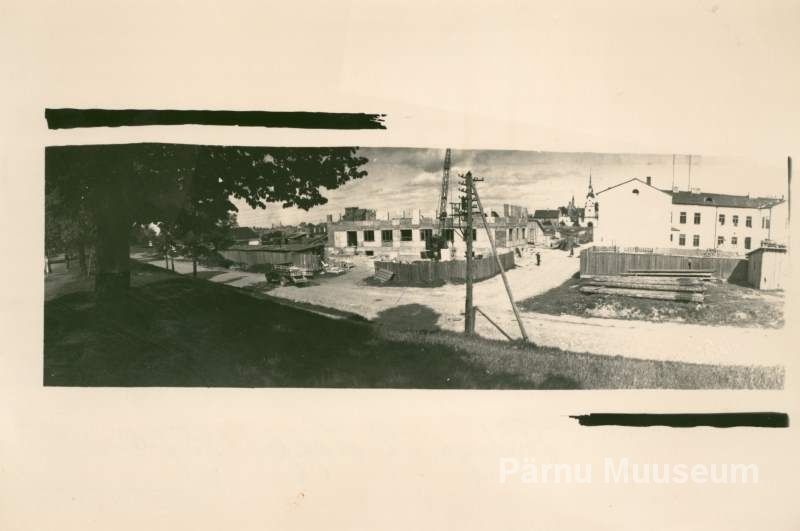 Foto, A. Lõpp 1957, Vaade vallilt üle Õhtu tn sõjas purustatud ja taastatavale valliäärsele Pärnu linnaosale.