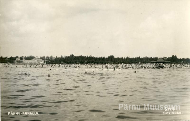 Foto postkaart, suvine vaade Pärnu supelrannale. Pildistatud mere poolt, 1929.