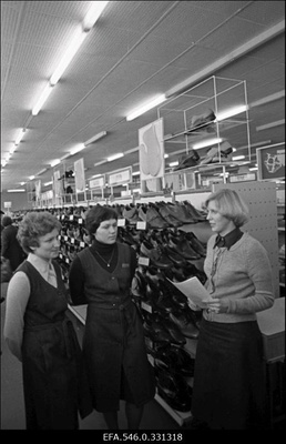 Haapsalu Kaubamaja. Müüja Püvi.  similar photo