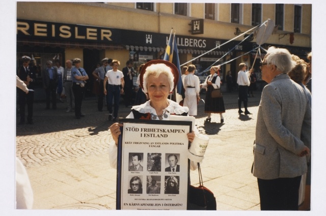 Lietta Sander de Barrero meeleavaldusel Stockholmis 1985