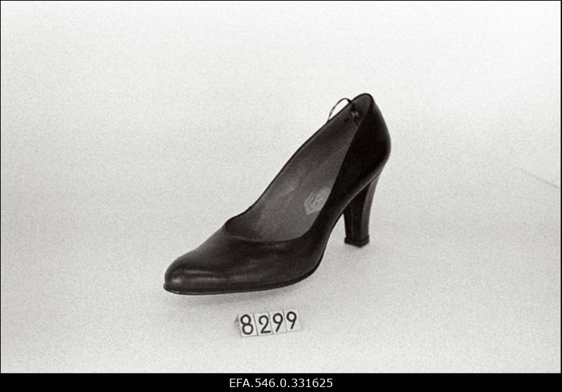 Jalatsitootmiskoondis "Kommunaar" mudelid: 8274; 8288; 8317; 8267; 8301; 8289; 8300; 8280; 8299; 8308; 8264.