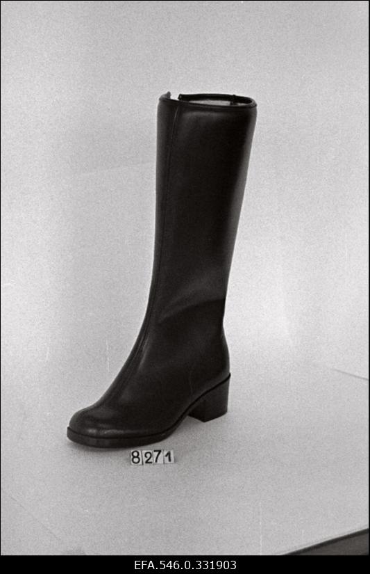 T/K "Kommunaari" mudel 8271.