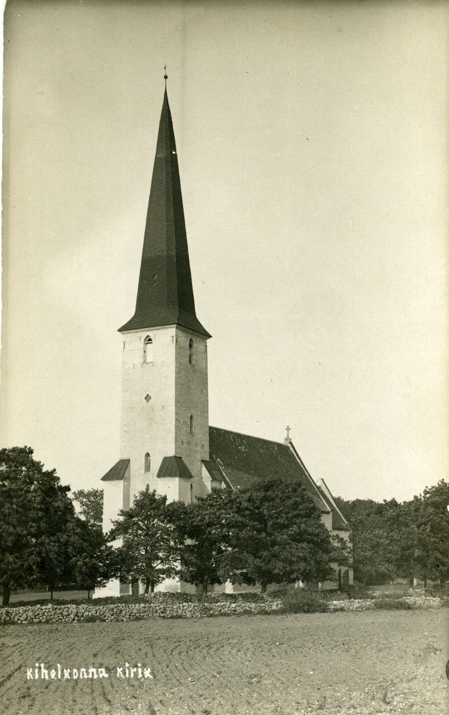 Kihelkonna kirik, vaade edelast