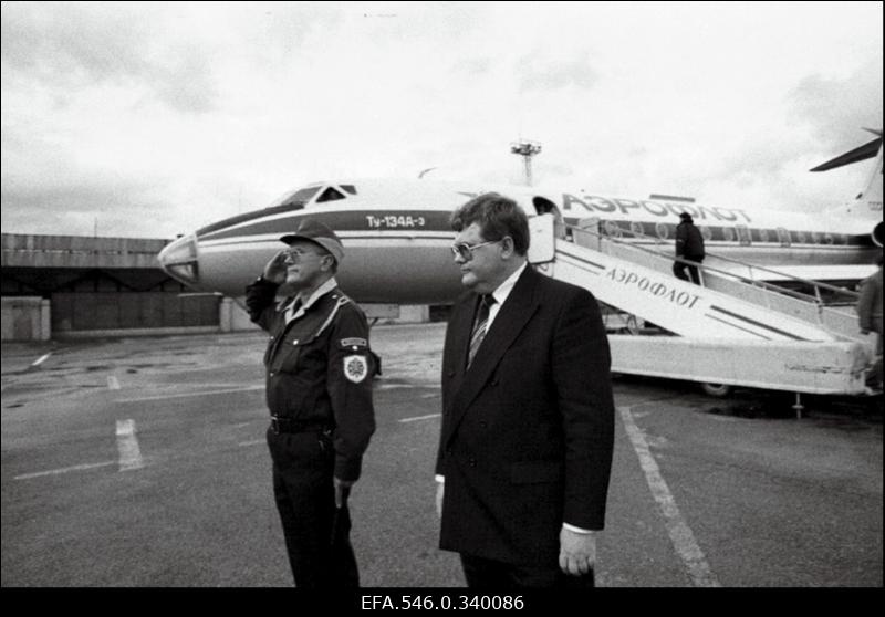 Savisaar saabub Moskvast.