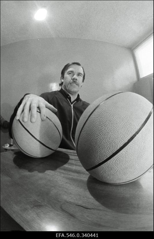 Oktoobri Rajooni Laste ja Noorte Spordikooli korvpallitreener Aleksei Tammiste.