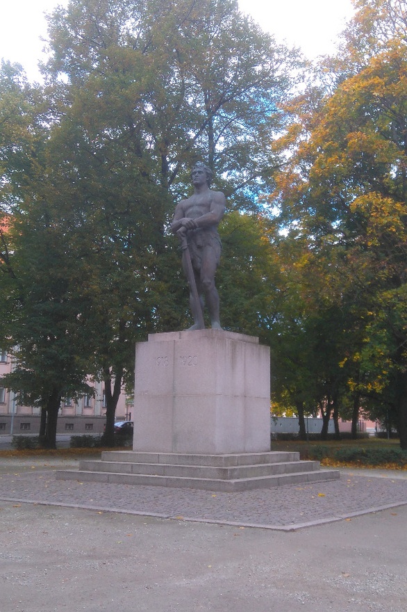 Memorial of the fallen in the War of Independence "Kalevipoeg" in Tartu. Sculptor Amandus Adamson rephoto