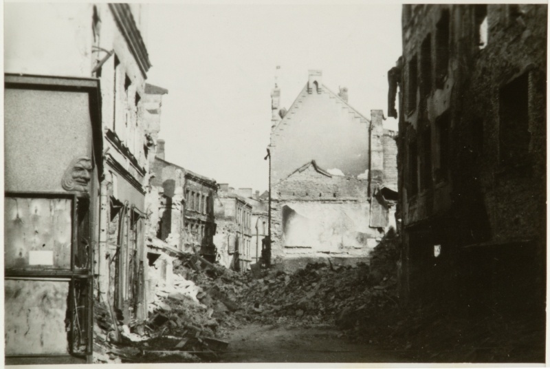 Tallinn peale põlemist 10.03.1944. Vaade Harju tänavale.