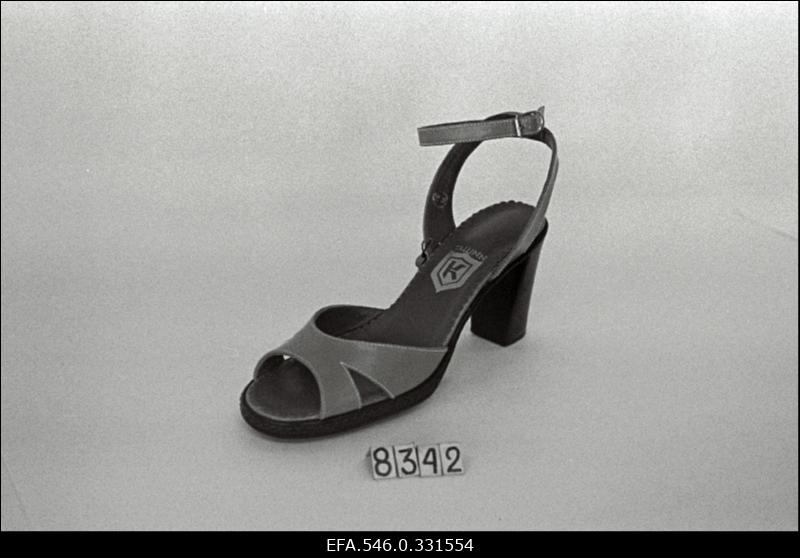 Jalatsitootmiskoondis "Kommunaar" mudelid: 3069; 3060; 2003; 2001; 8342; 8340; 8341; 8949; 8345; 8344; 8346; 8022.