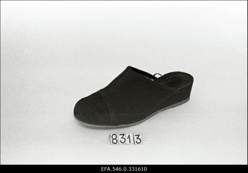 Jalatsitootmiskoondis "Kommunaar" mudelid:9440; 9390; 8283, 8335; 8313; 8282; 8333; 8311; 8309; 9406; 9425.