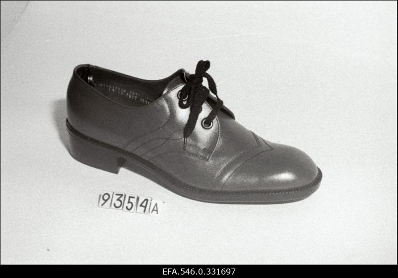 Jalatsitootmiskoondis "Kommunaar" mudelid:8218; 8133; 479; 472; 3058; 297; 8134; 8018; 9390; 9386; 9312; 9220; 9338; 9362; 9370; 9339; 9334; 9370; 9338; 9373; 9356; 9388A, 9354A; 9383A; 937A; 9381A; 9350A; 9382A.