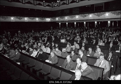 Koonderakonna kongress Sakala Keskuses.  similar photo