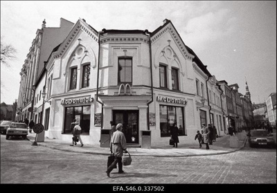 Esimene McDonaldsi kiirtoidu restorani avamine Eestis Viru tänaval Tallinnas.  similar photo