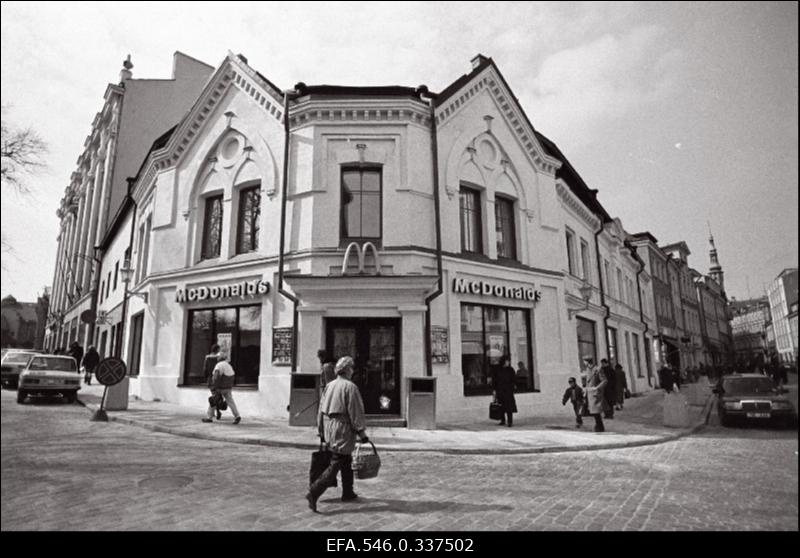 Esimene McDonaldsi kiirtoidu restorani avamine Eestis Viru tänaval Tallinnas.