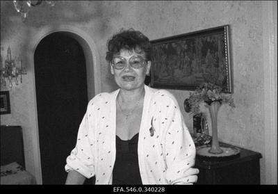 Heli Lääts (Saul) kodus.  similar photo