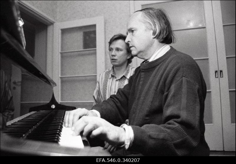 Tõnu Raadik ja helilooja Jaan Rääts.