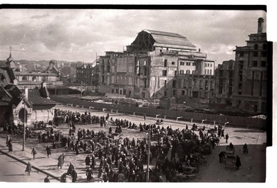 Uus turg ja Estonia teatri taastamistööd  similar photo