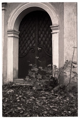 Vana hauakabeli uks  duplicate photo