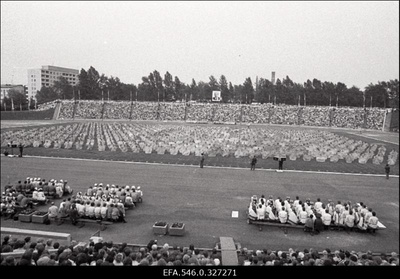 Tantsupidu.  similar photo