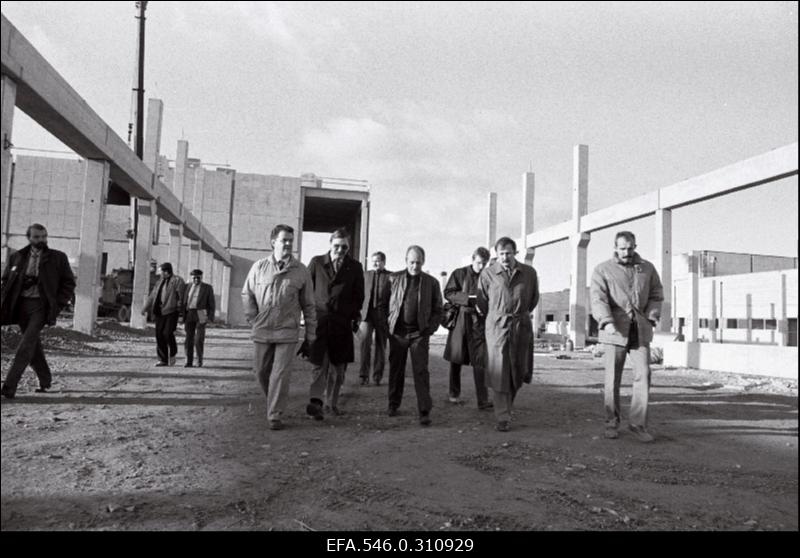 V. Väljas Randveres.