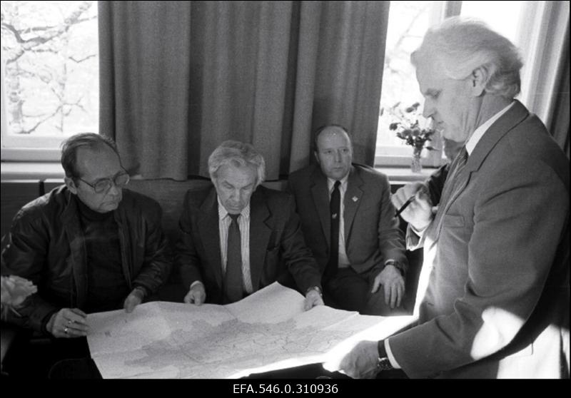 V. Väljas Randveres.