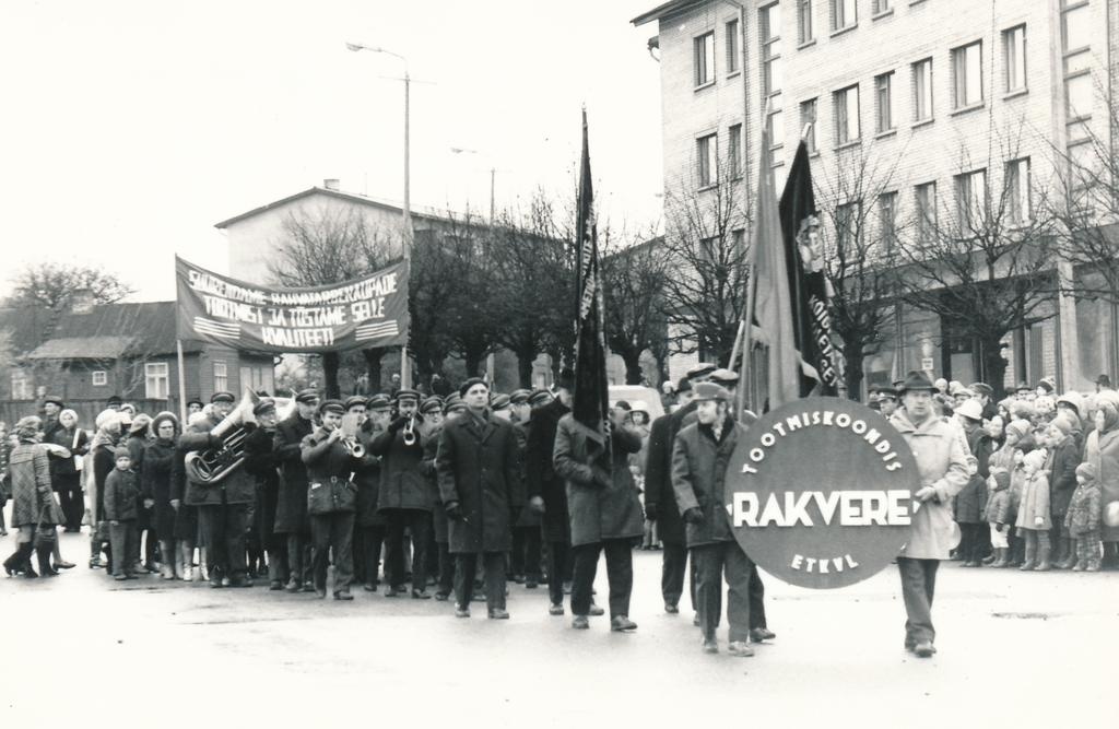 TK "Rakvere" kolonn oktoobriparaadil