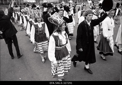 Tantsupidu.  similar photo