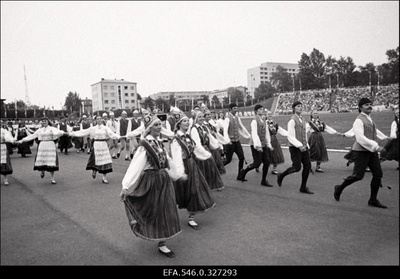 Tantsupidu.  similar photo