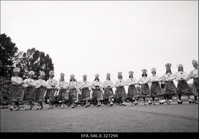 Tantsupidu.  similar photo