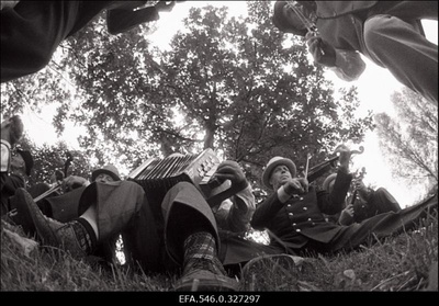 Tantsupidu.  similar photo