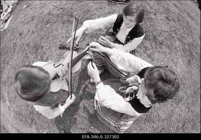 Tantsupidu.  similar photo