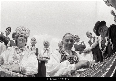 Tantsupidu.  similar photo