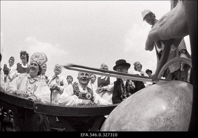 Tantsupidu.  similar photo