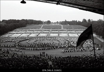 Tantsupidu.  similar photo