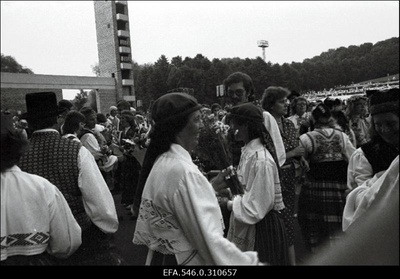 Tantsupidu.  similar photo