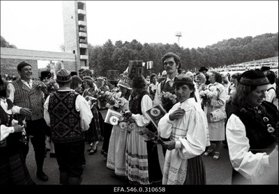 Tantsupidu.  similar photo