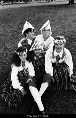 Tantsupidu.  similar photo