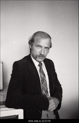 Ajakirjanik Ülo Russak, 1987. aastal ilmavalgust näinud ajalehe "Maaleht" esimene peatoimetaja.  duplicate photo