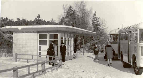 Foto Leisi autobussiootepaviljon