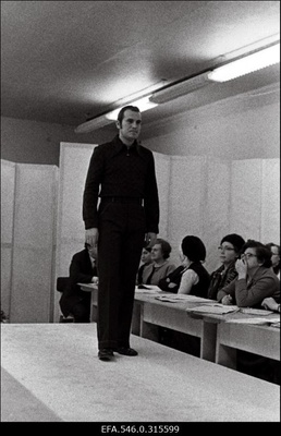 Rõivaste laat.  similar photo