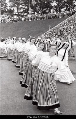 XII Üldtantsupidu  similar photo