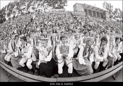 XII Üldtantsupidu  similar photo