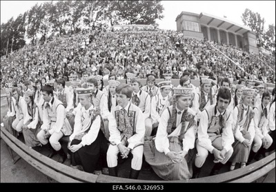 XII Üldtantsupidu  similar photo