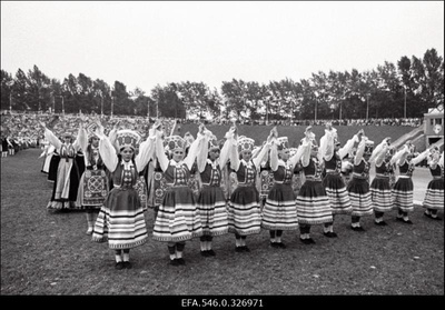 XII Üldtantsupidu  similar photo