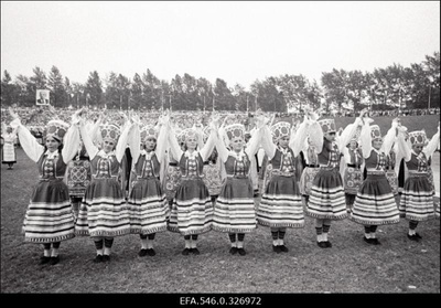 XII Üldtantsupidu  similar photo