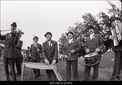 XII üldtantsupidu.  similar photo